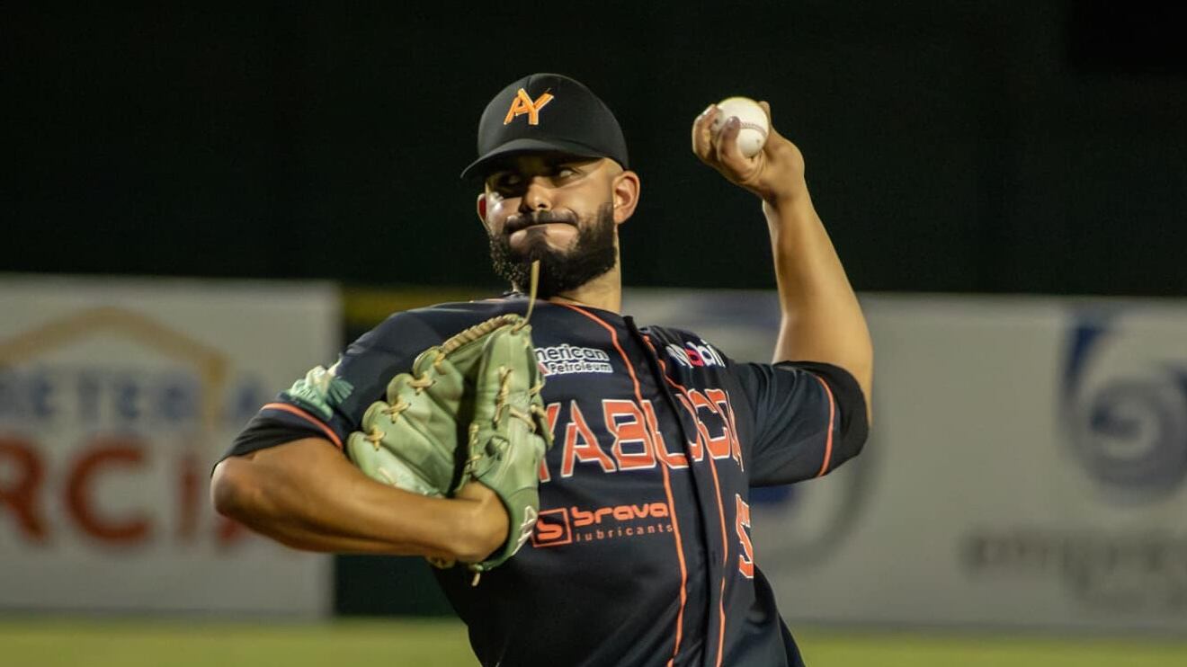 Noel Pinto, lanzador de Yabucoa (foto por Gilmari Cruz)