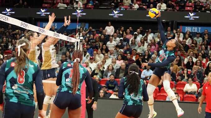 Las Criollas superaron a las Cangrejeras en tres parciales.