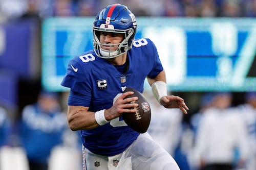 Daniel Jones y los Colts acuerdan contrato de un año y $14 millones