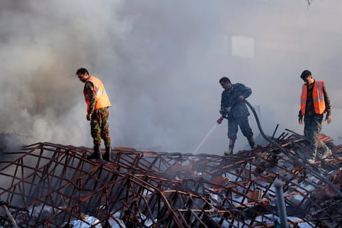 Ataque aéreo israelí destruye edificio del consulado de Irán en Damasco