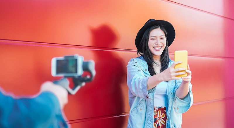 Los influencers necesitan título profesional en China.