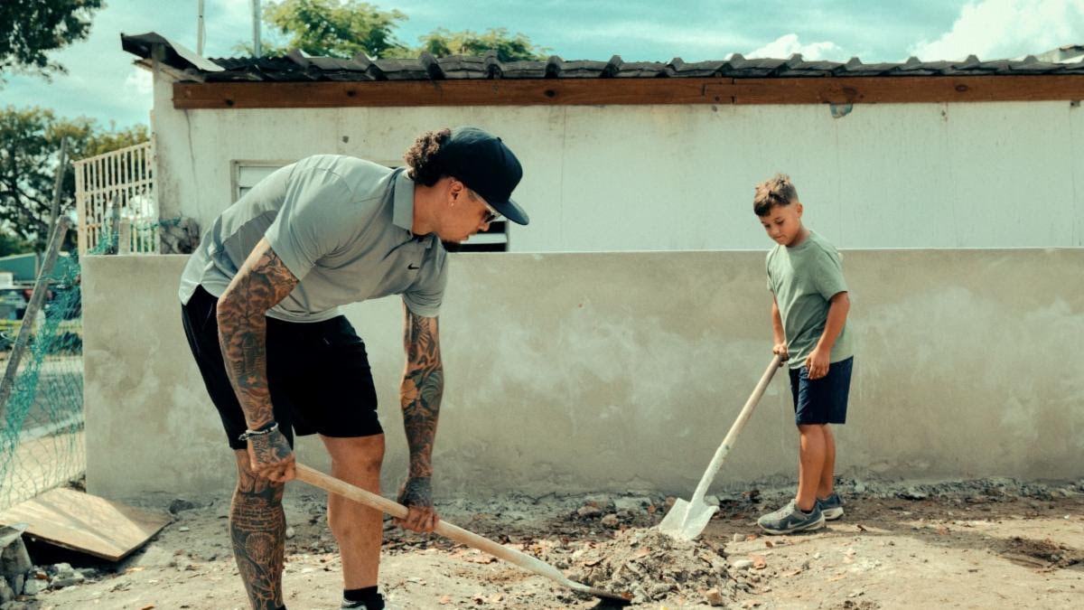 Javier Báez y su familia comienzan trabajos de construcción de ‘El Mago Foundation’.