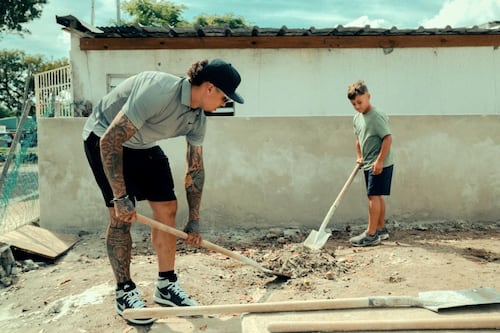 Javier Báez y su familia comienzan trabajos de su Fundación El Mago