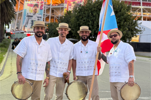 Los Pleneros de la Cresta acompañan a Bad Bunny en el Super Bowl y llevan la plena puertorriqueña al mundo