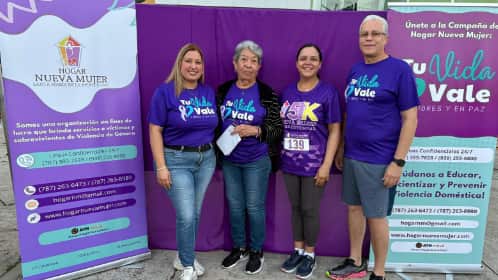 Izquierda a derecha: Emma Santiago y Josefa Rivera Cartagena, Directora Ejecutiva y Presidenta de la Junta del Hogar Nueva Mujer, Lizbeth Rosario, colaboradora del 5K y José “Papo” Pérez Rivera, Oficial de Fundación Hijo.