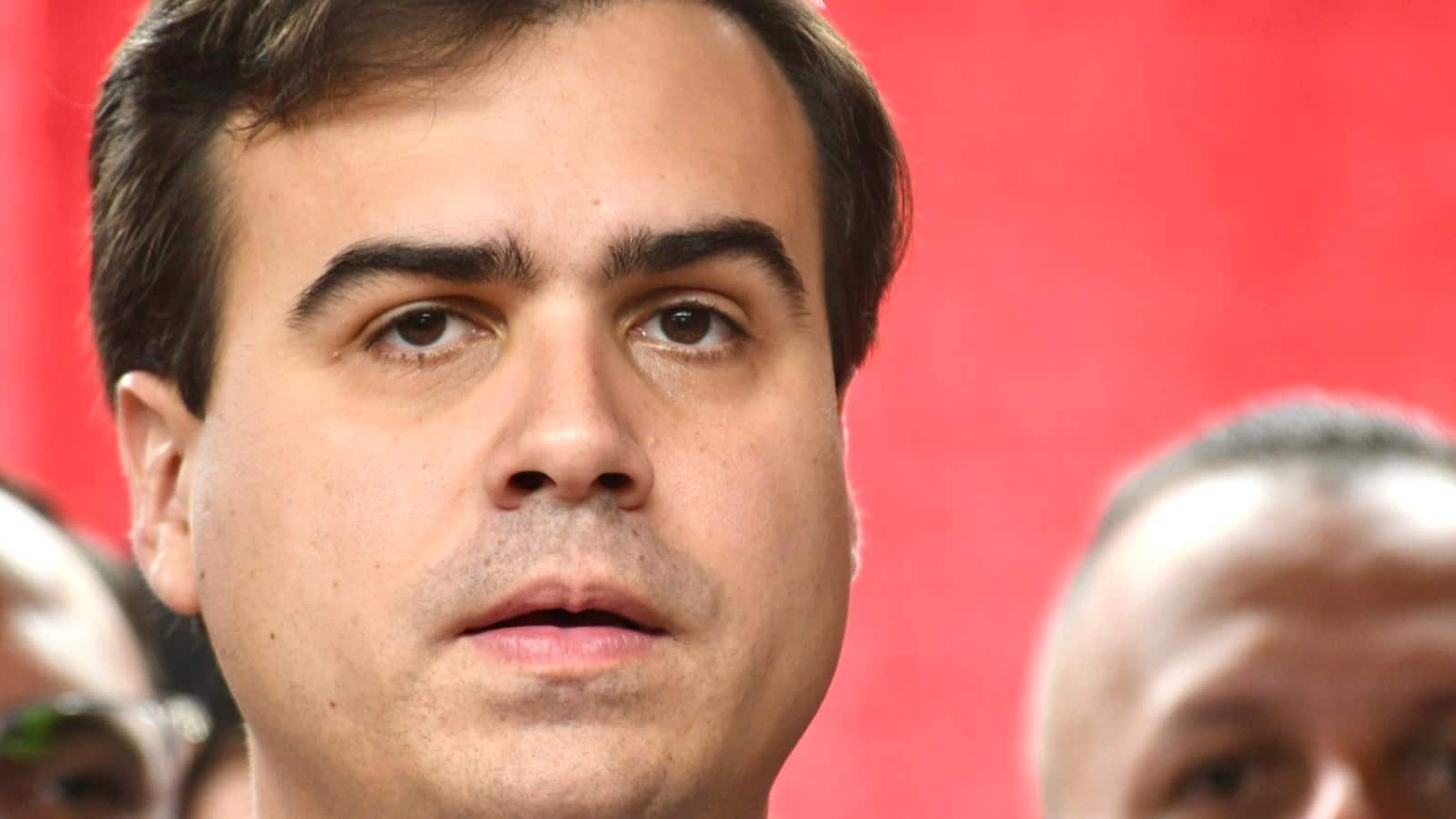 El presidente del PPD, Pablo José Hernández, Manuel Calderón Cerame como secretario general de la colectividad, Ernesto González como comisionado electoral y Ramón Luis Hernández como comisionado electoral alterno.