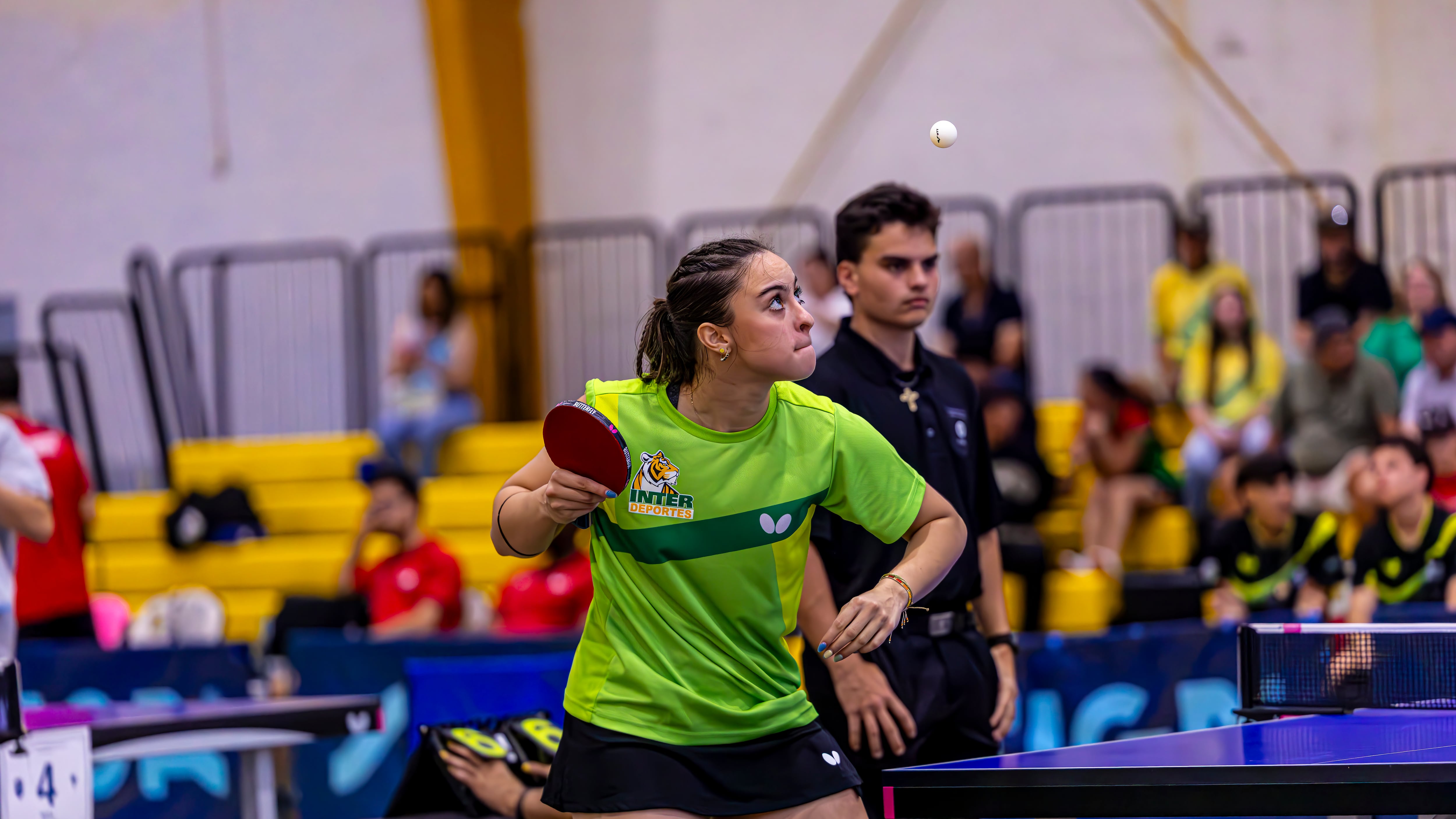 Domingo, 22 de marzo de 2026 (San Juan, Puerto Rico) – Los partidos de mayor protagonismo y fuerza en el torneo de tenis de mesa de la Liga Atlética Interuniversitaria (LAI) en la fase regular dividieron los honores para las Tigresas de la Universidad Interamericana (UIPR) y los Taínos de la Universidad Ana G. Méndez (UAGM) el pasado sábado en el segundo fin de semana de competencia, llevado a cabo en la Universidad de Puerto Rico (UPR) de Arecibo.