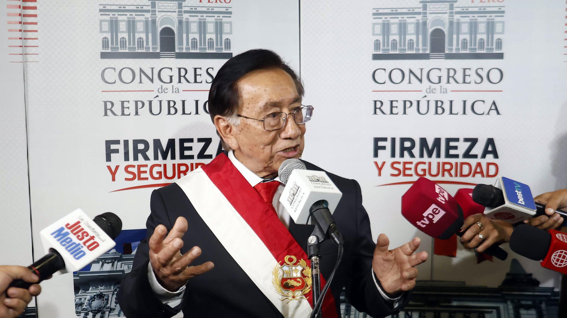 La crisis política de Perú da otro giro con José Balcázar como nuevo presidente interino