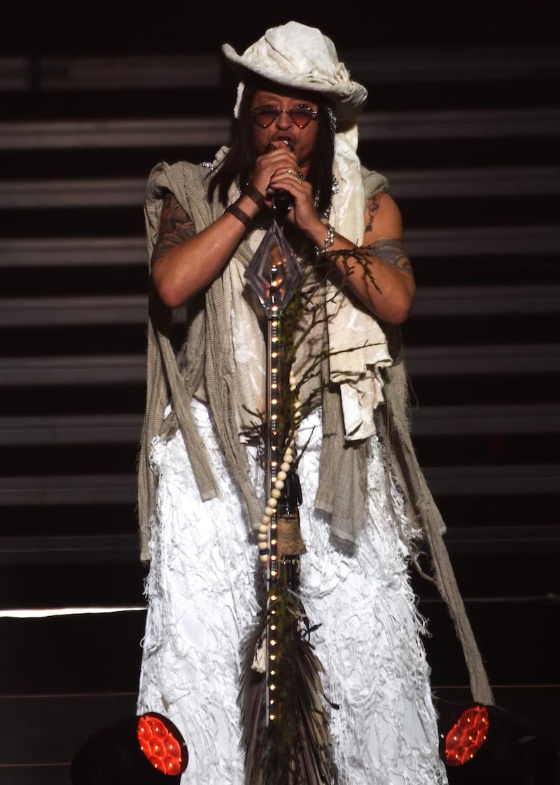 Elvis Crespo se presenta en el Coliseo de Puerto Rico.