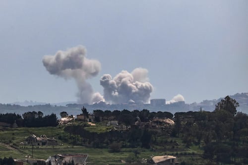 Suben a 2,521 los muertos por ataques de Israel en Líbano pese a alto el fuego