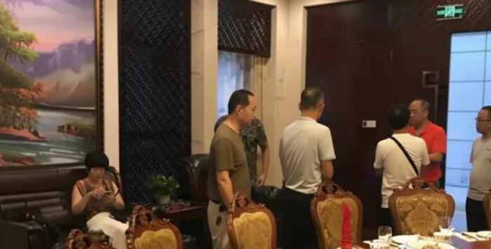 Demanda por cena durante una cita a ciegas