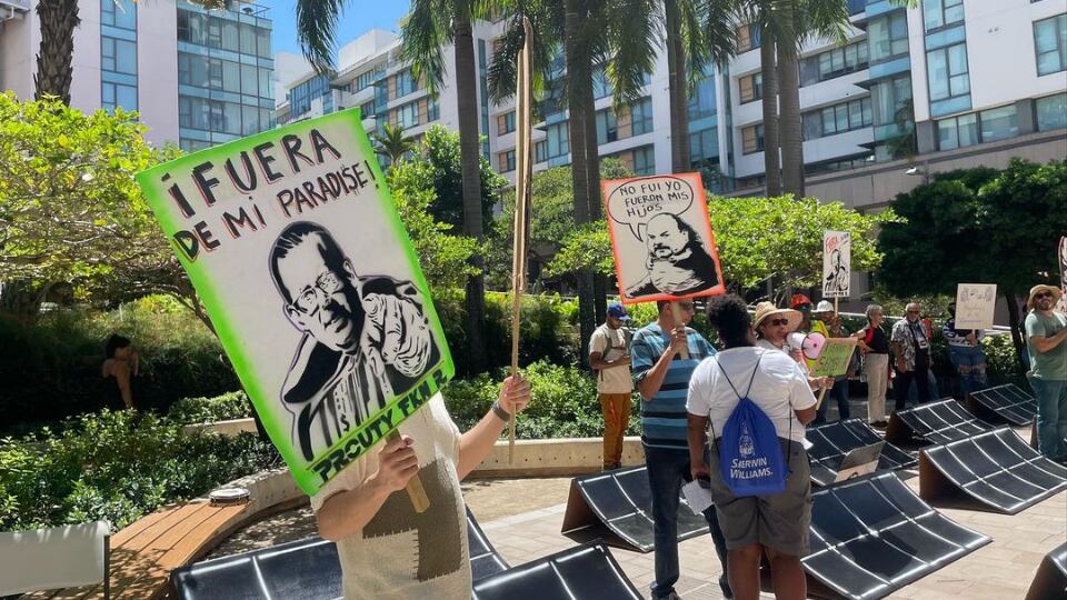 Manifestación Nos inundan de placas solares