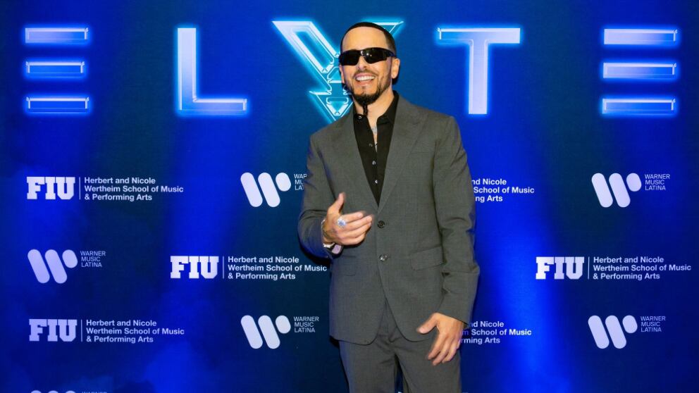 Yandel.
