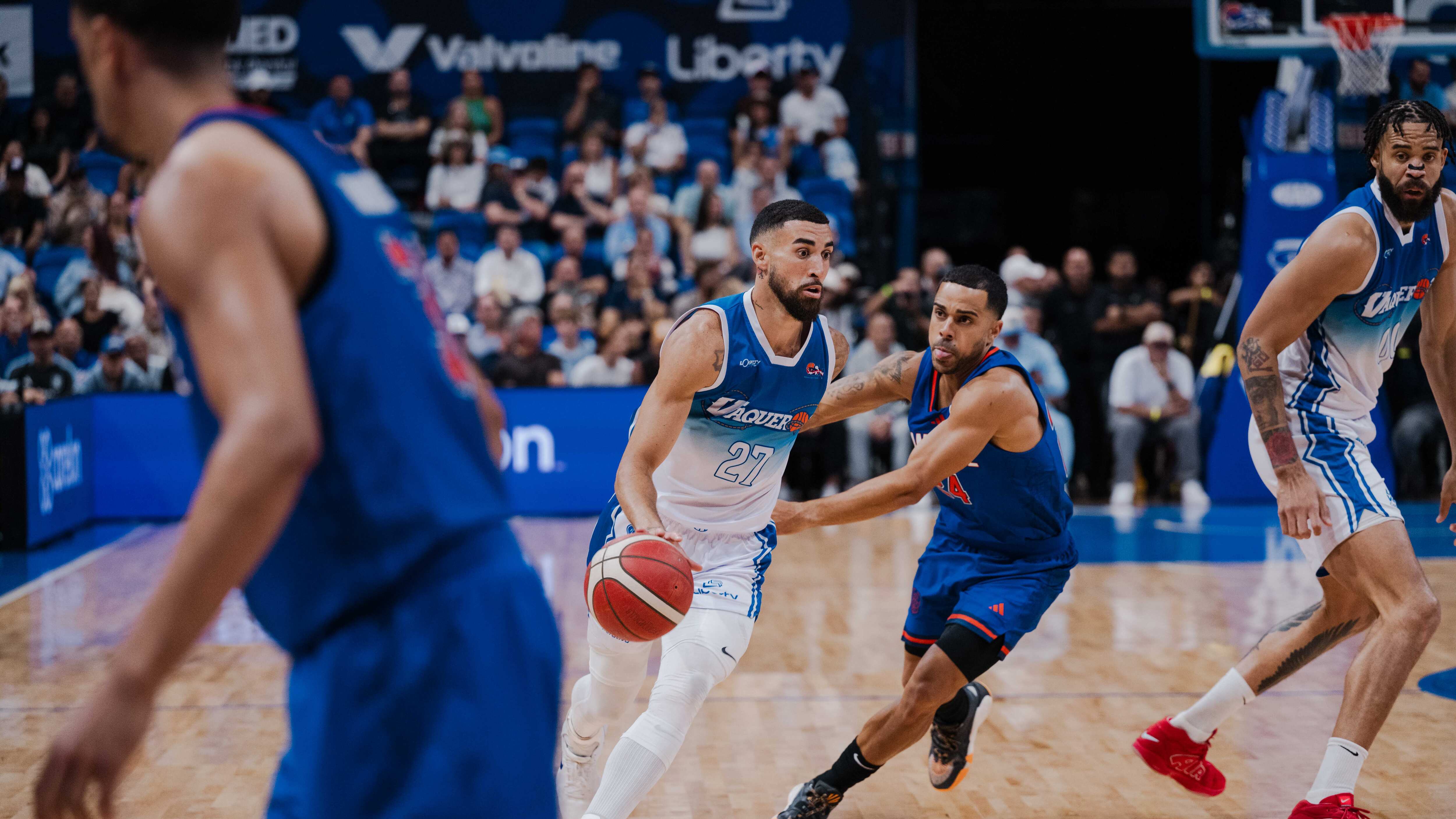 Los Vaqueros de Bayamón vencieron a los Cangrejeros de Santurce en el primer juego de la serie semifinal.