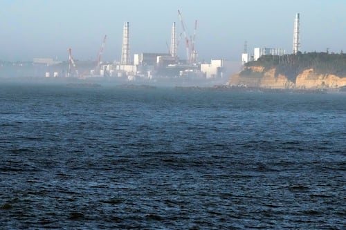 Planta nuclear en Japón comienza a descargar agua radiactiva al Océano Pacífico