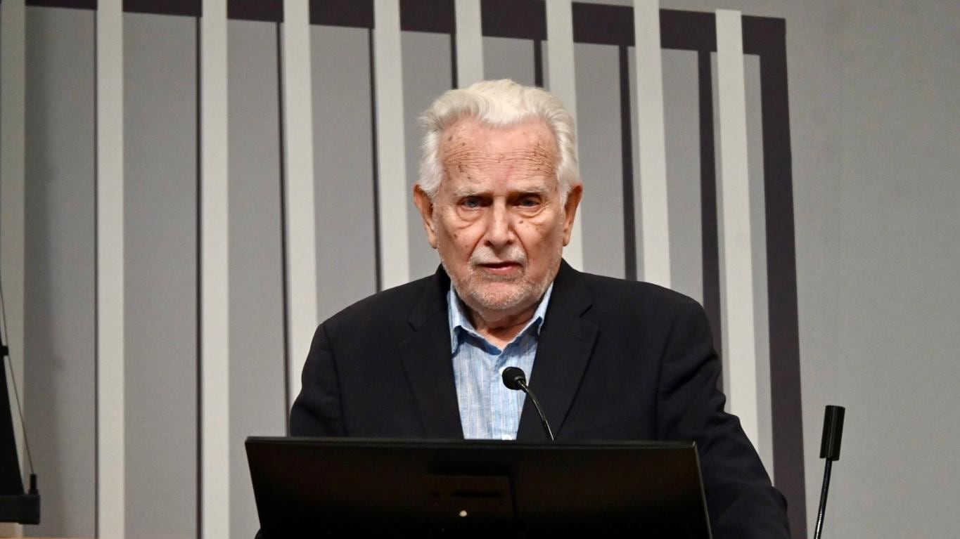 El profesor de derecho se retira de la Universidad de Puerto Rico.