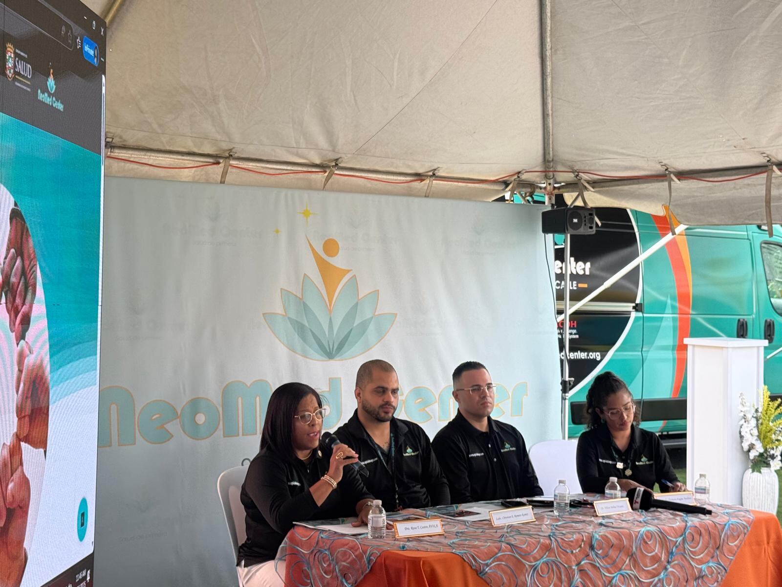 De izquierda a derecha: Dra. Rosa Castro Ávila, directora ejecutiva de NeoMed Center; Lcdo. Christian Romero, director clínico de Salud Mental; Dr. Wilson Molina, director clínico de Salas de Emergencias de NMC; y Lcda. Xiomara Pagán, coordinadora de Educación Comunitaria y Comunicaciones Corporativas.