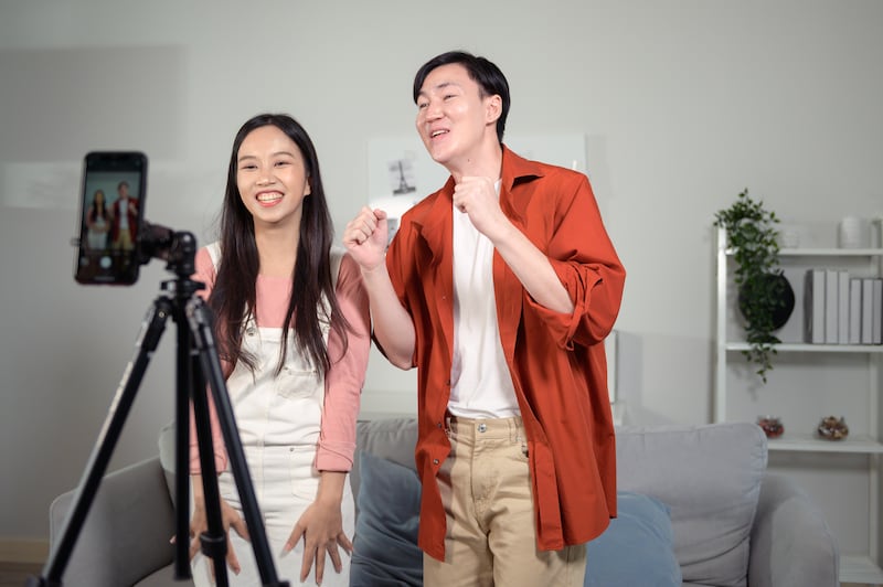 Los influencers necesitan título profesional en China.