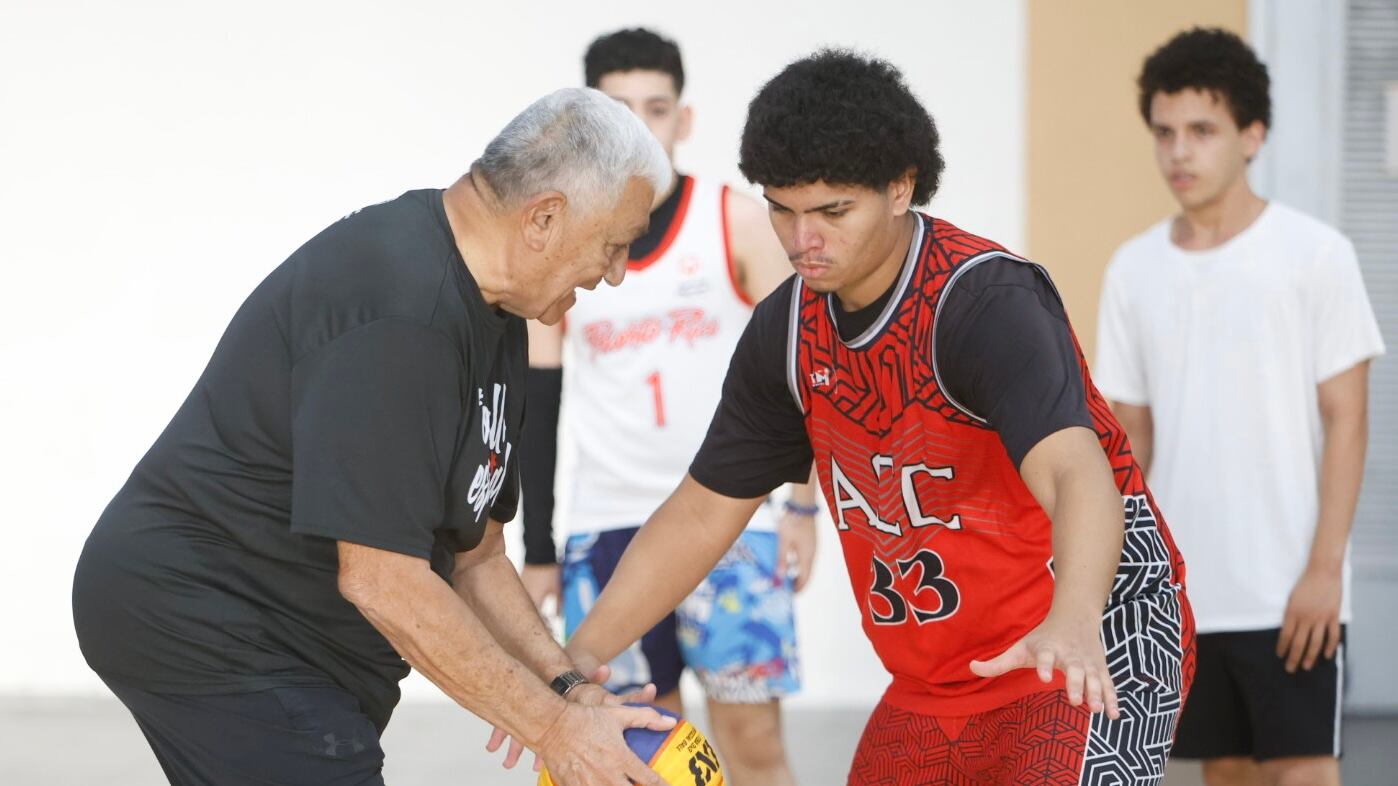El dirigente se unió como mentor del equipo 3x3 de las Olimpiadas Especiales.