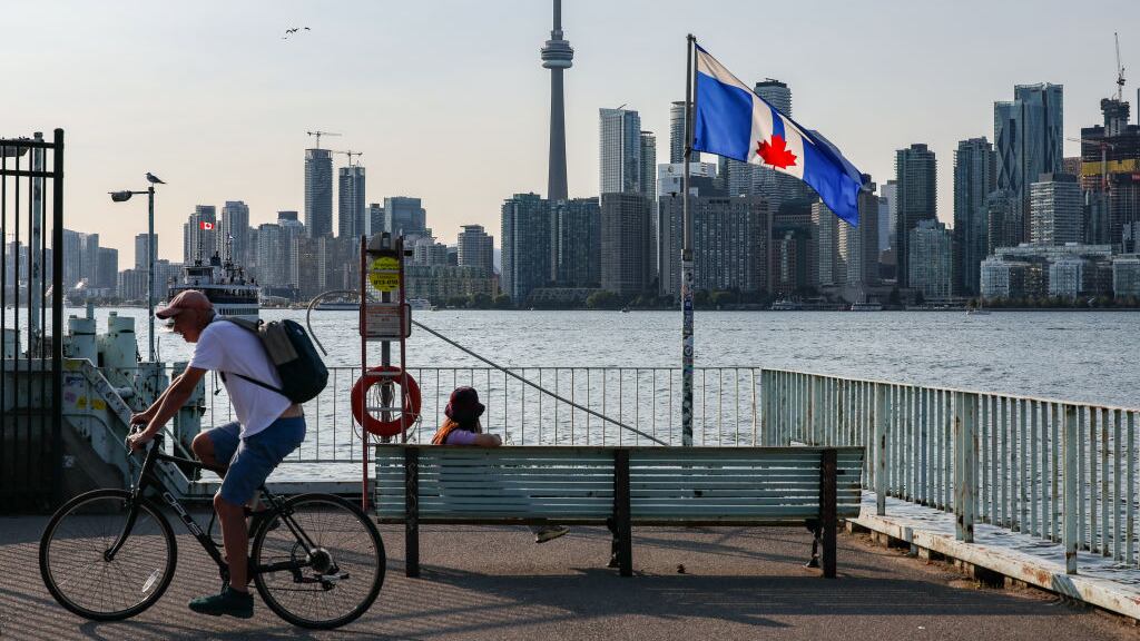 Donald Trump, lanzó una nueva crítica y burla contra Canadá, sugiriendo que debería ser el estado número 51 debido a los millones de dólares con los que cada año, asegura, “subsidian a su vecino del norte”.