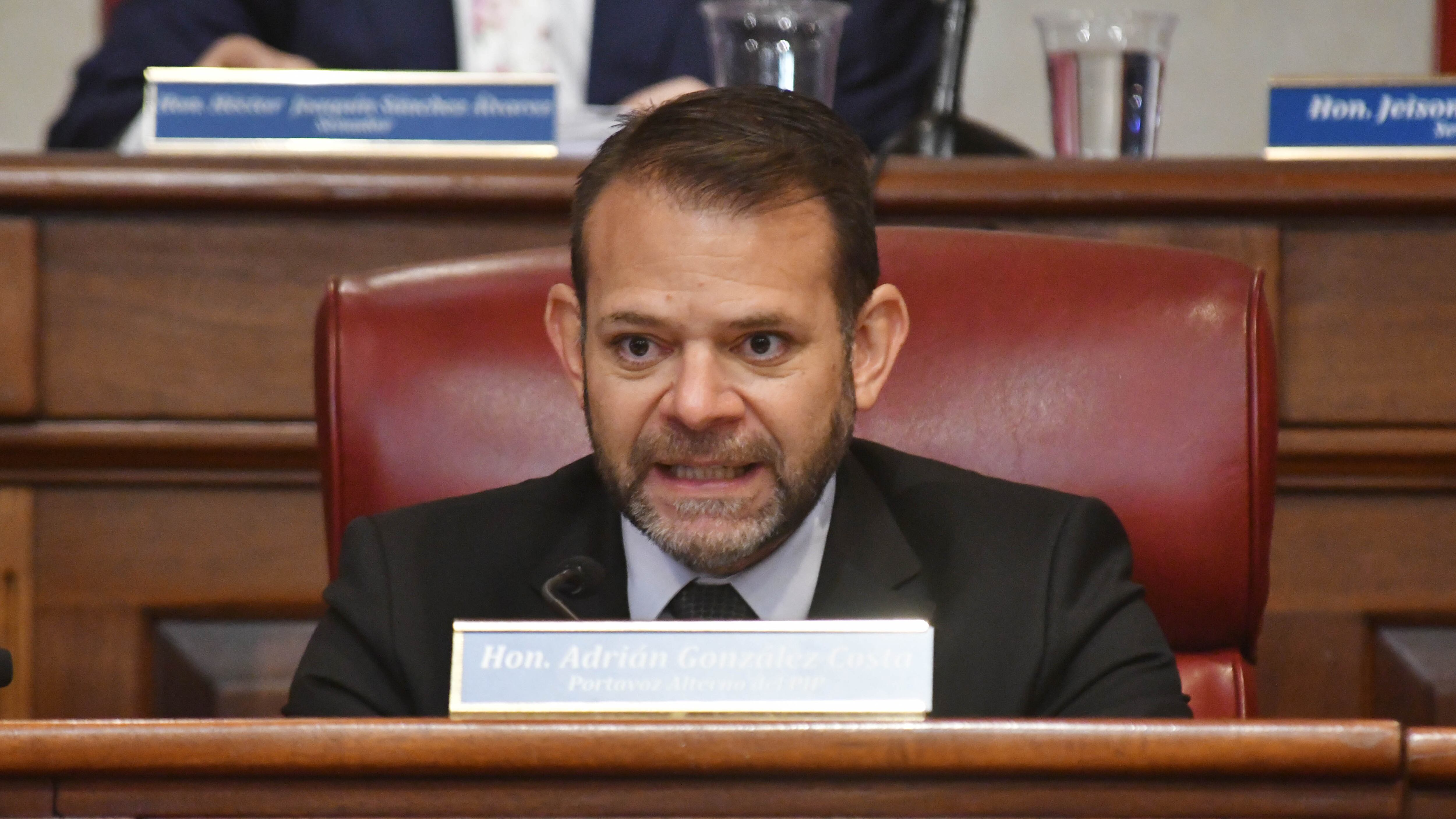 El Senador Adrian González Costa.