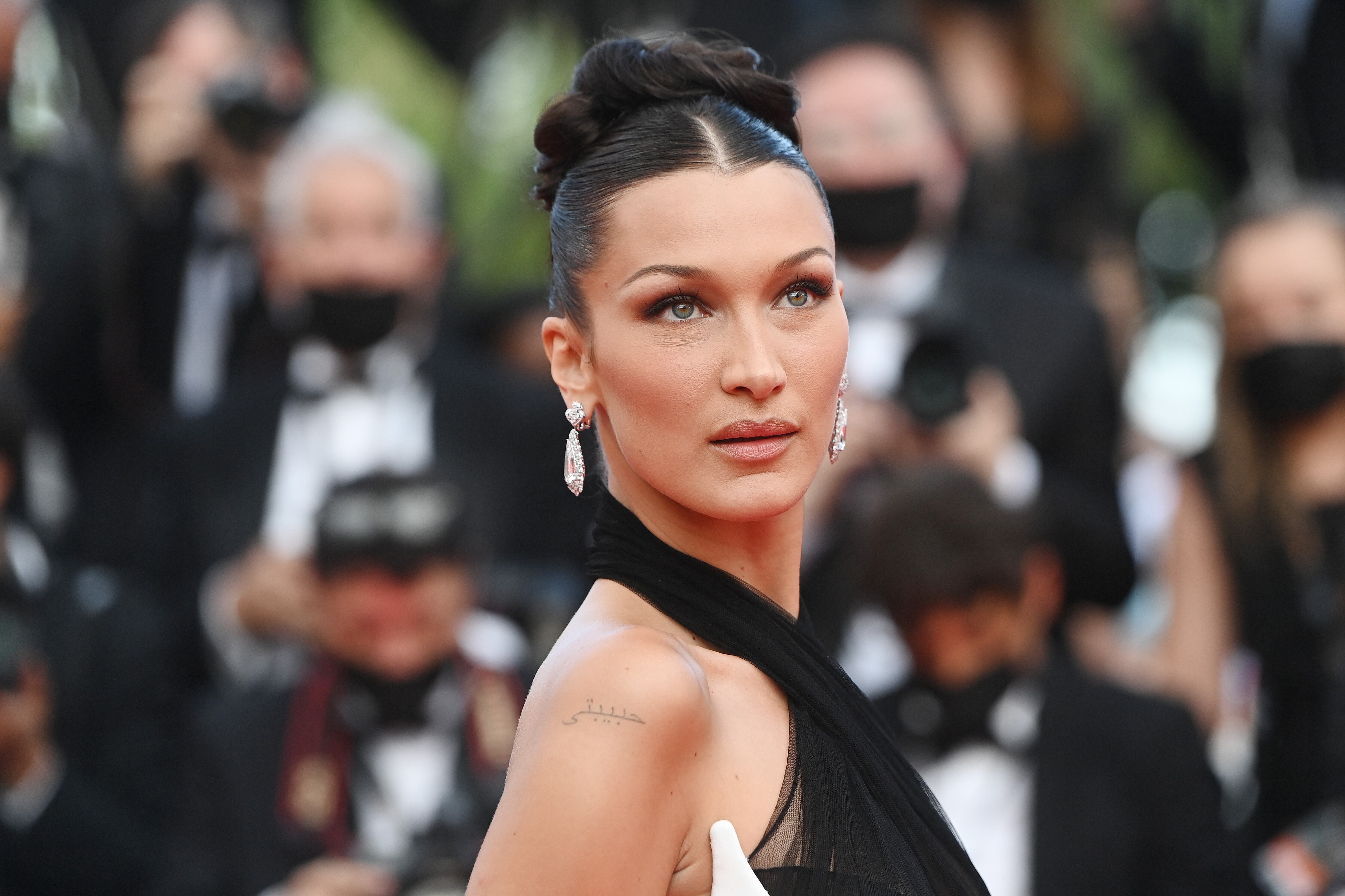 Bella Hadid en Cannes en 2021. / Foto: Kate Green/Getty Images.