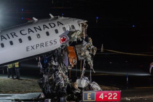 Dos pilotos mueren tras colisión entre avión de Air Canada y vehículo de emergencia en aeropuerto LaGuardia