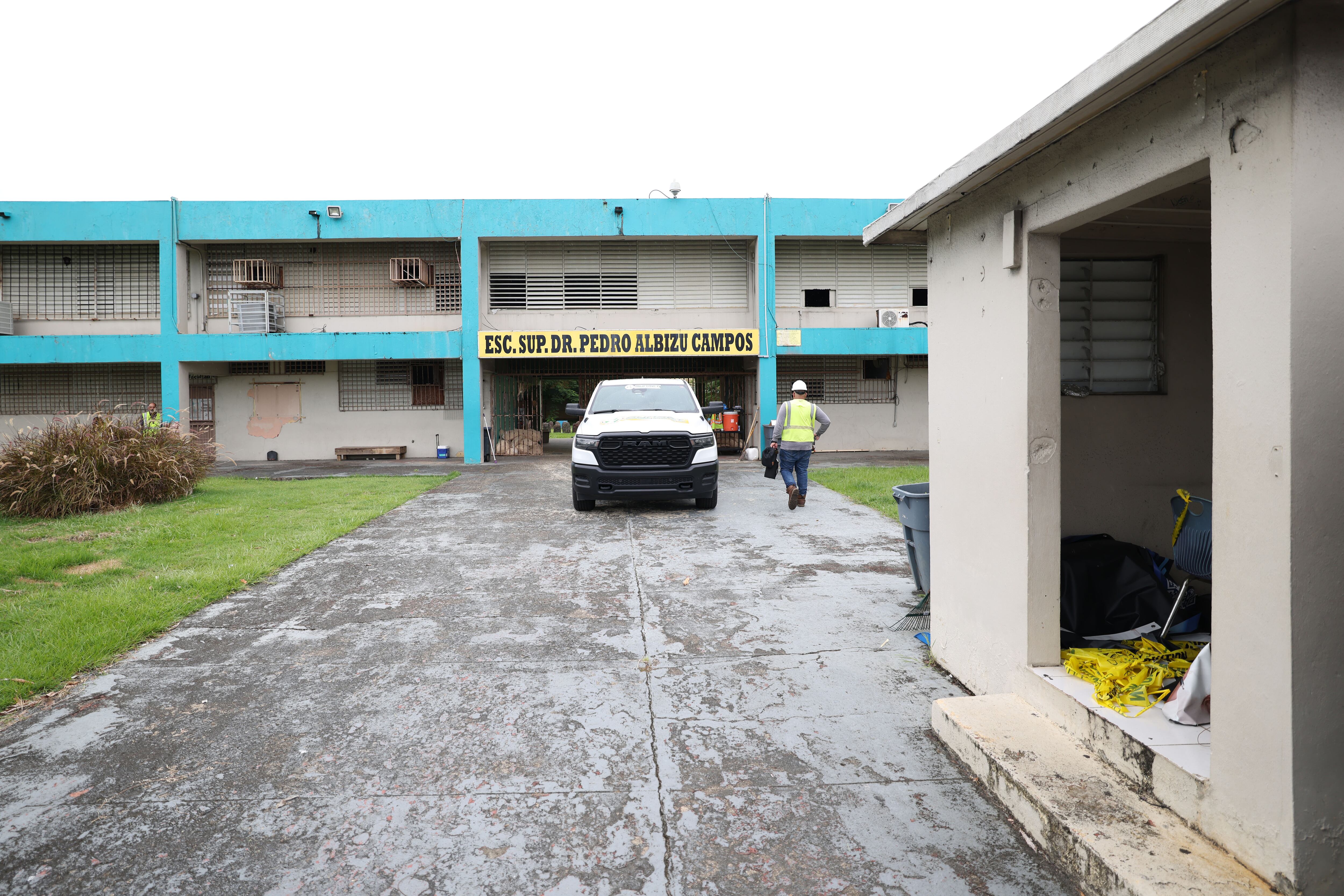 Comenzaron los trabajos de demolición de la Escuela Superior Dr. Pedro Albizu Campos en Toa Baja.