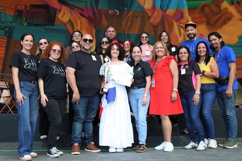 Estudiantes de Cayey destacan con nuevos emprendimientos