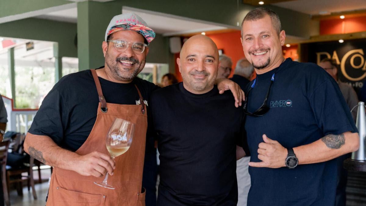 De izquierda a derecha: los chefs Xavier Pacheco, Raúl Correa y René Marichal.