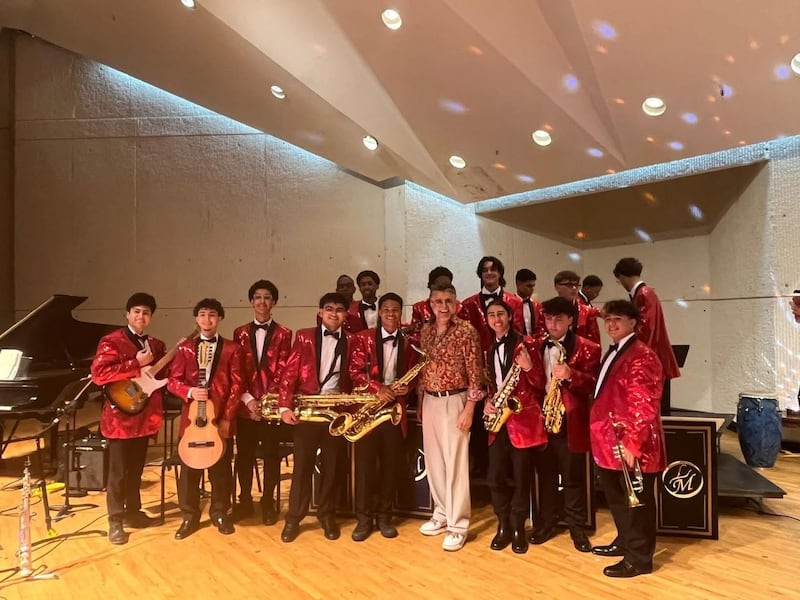 Homenaje al cantante Luis Enrique.