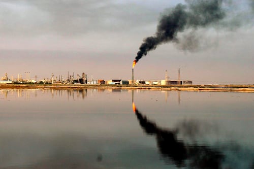 El petróleo se dispara más del 4 % por la guerra contra Irán y la amenaza en el estrecho de Ormuz