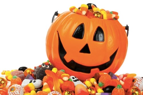 Seguridad en Halloween: Empaque y entregue los dulces de forma segura