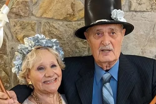 Con 90 y 83 años se casaron tras conocerse por Tinder