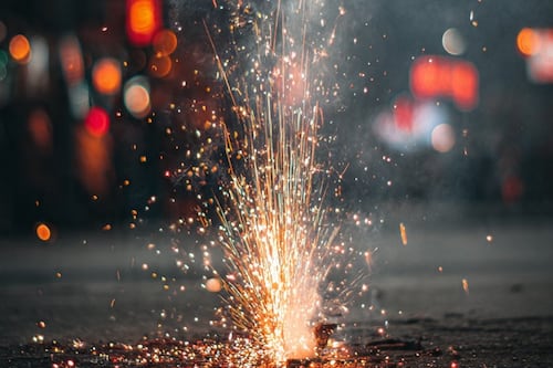 Investigan dos incidentes con heridos por pirotecnia en Año Nuevo