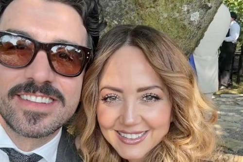 Actriz de ‘¡Vivan los niños!’ se burla de las críticas por enamorarse de un hombre 20 años menor que ella