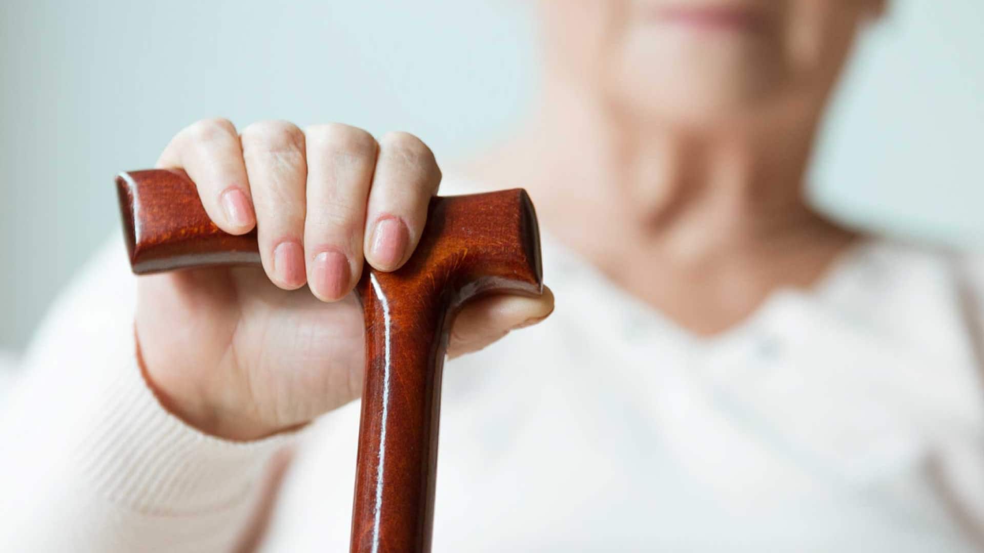 Los adultos mayores se benefician con el seguro Medicare.