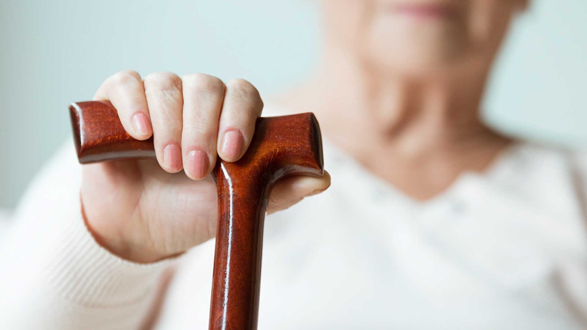 Los adultos mayores se benefician con el seguro Medicare.