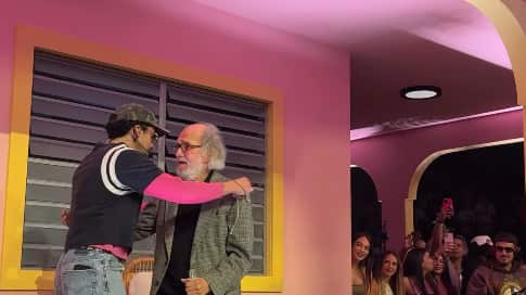 El actor llegó a la casita de Bad Bunny.