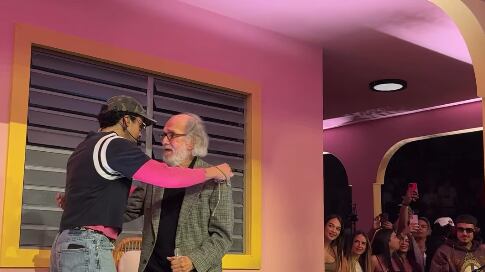 El actor llegó a la casita de Bad Bunny.