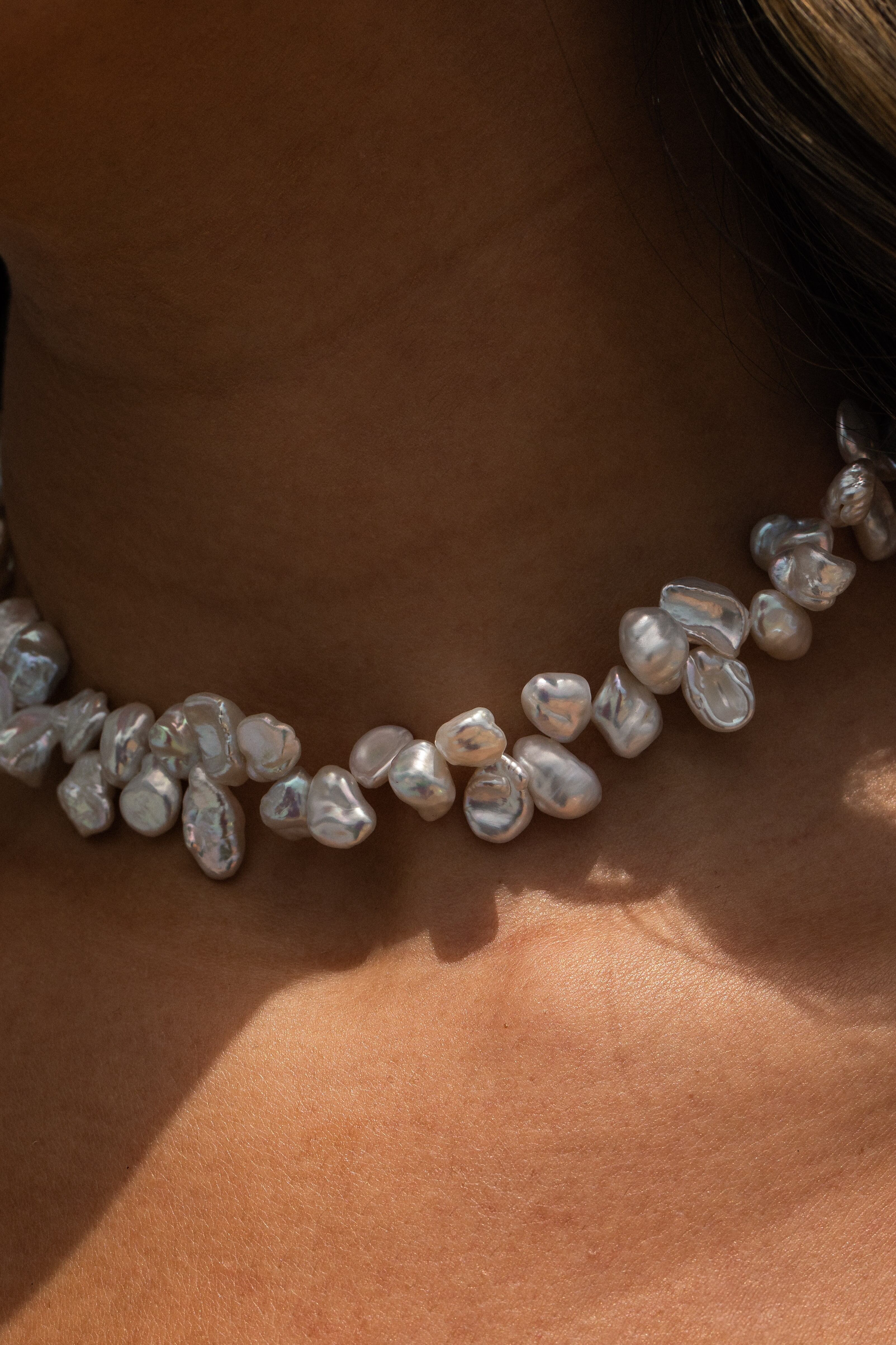 Cada diseño celebra la fluidez, el brillo y la resiliencia de la mujer que transforma su historia con estilo propio.