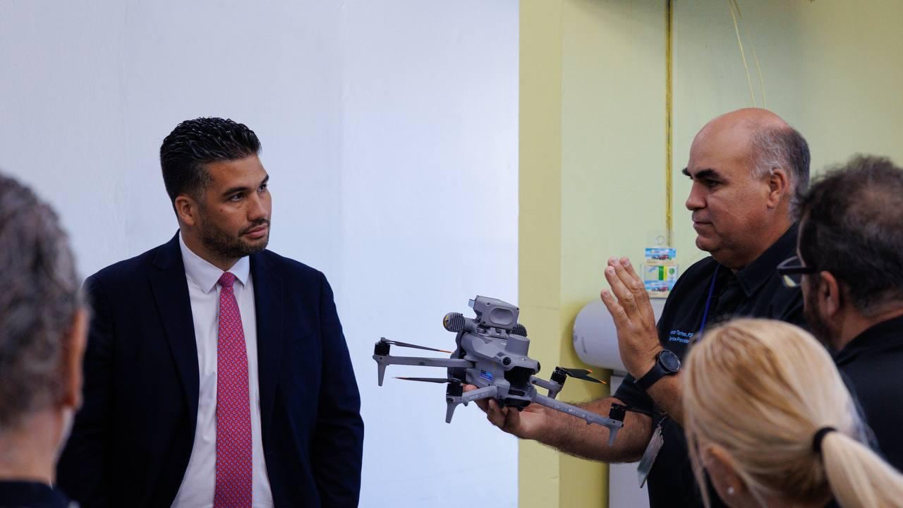 Puertos desarrolla reglamento para uso de drones cerca de aeropuertos.