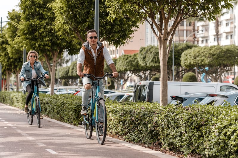 La iniciativa global invita a repensar nuestra relación con el automóvil y a promover formas de movilidad más saludables y sostenibles. Foto: Freepik.