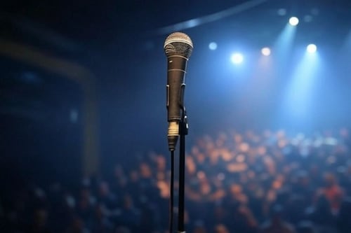 Fallece famosa cantante a los 75 años tras desplomarse durante su concierto en vivo