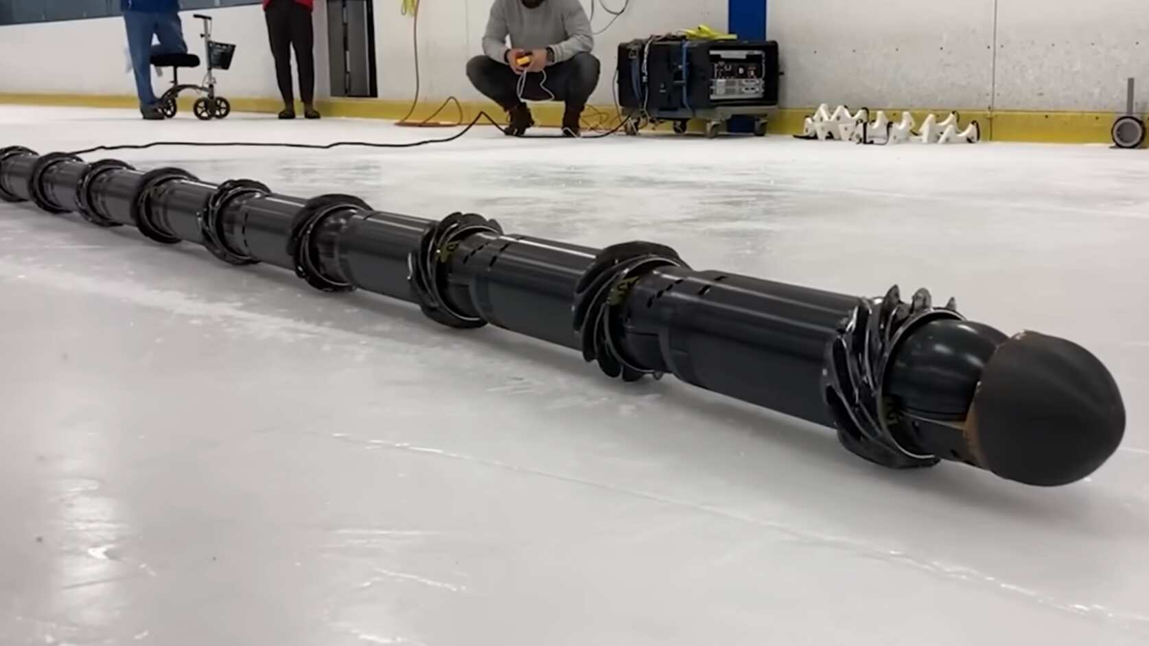 EELS podría investigar escenarios arrastrándose por grietas y nadando en el agua.