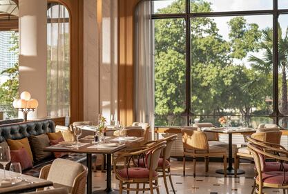 Bangkok tiene hoy una joya arquitectónica que es ideal para el descanso de los viajeros: el Four Seasons Hotel Bangkok at Chao Phraya River.