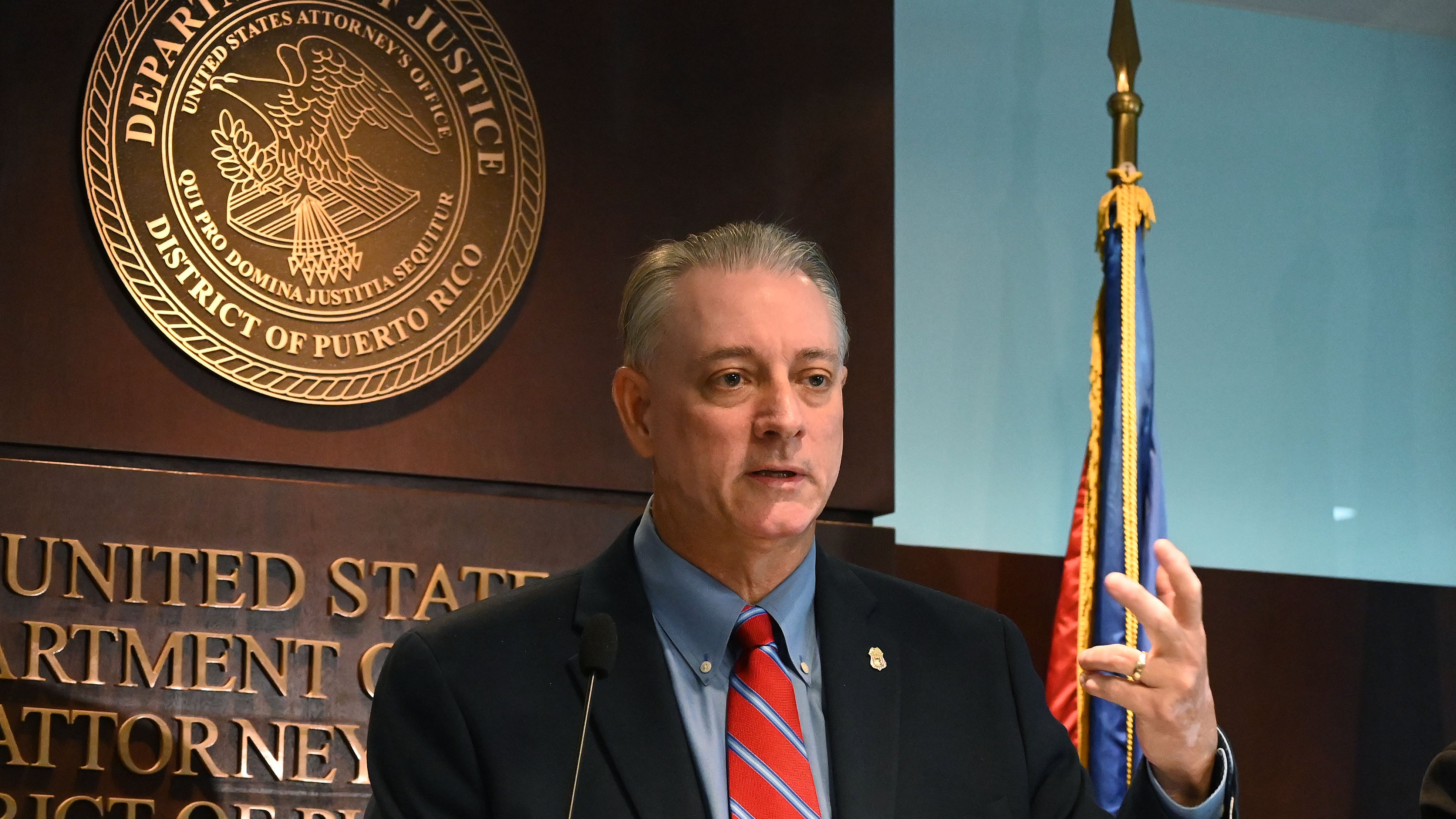 Anuncio de arrestos de varios individuos que transportaban cocaína a través del aeropuerto Luis Muñoz Marín