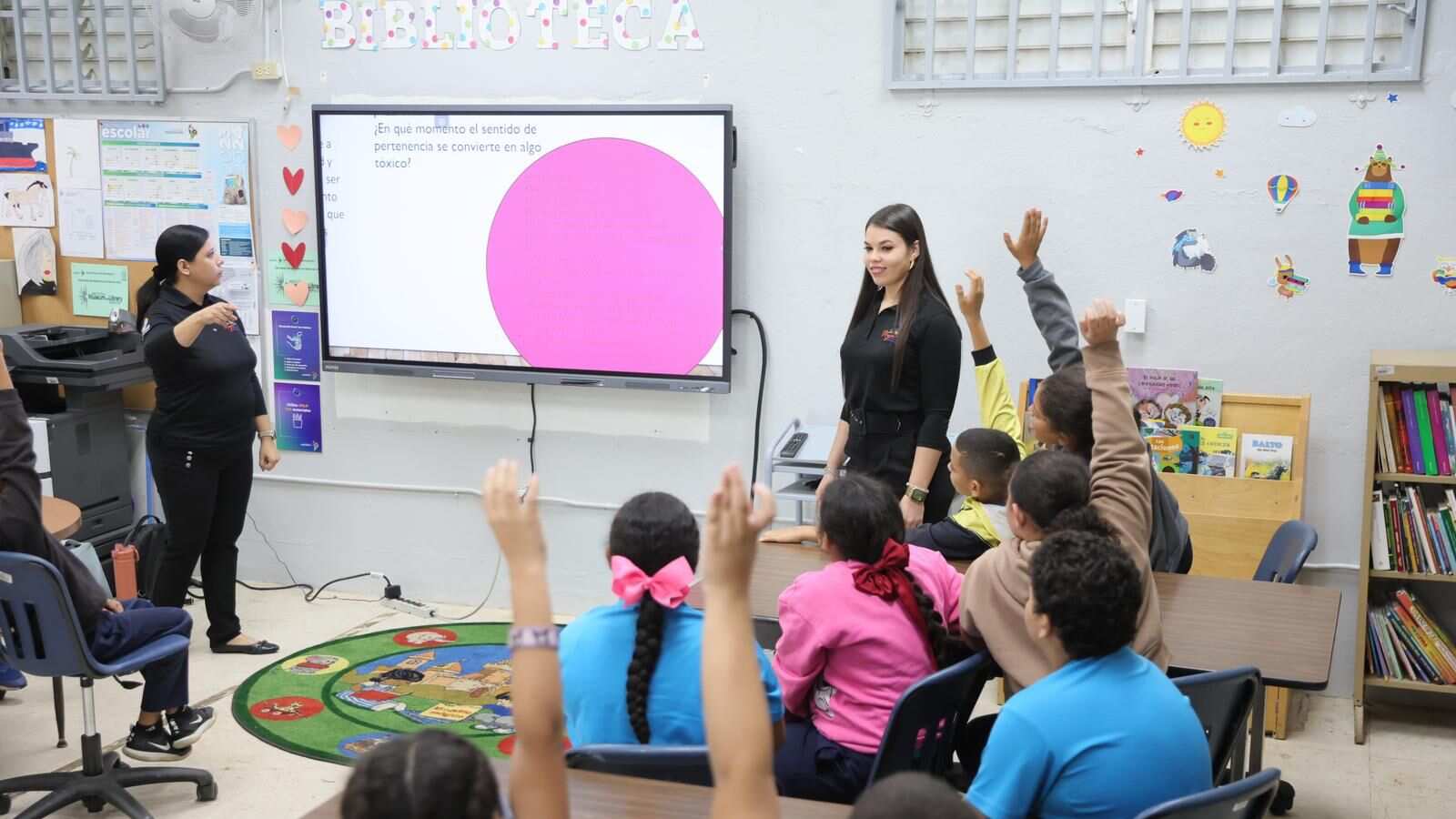 Orientan a estudiantes de escuelas públicas de Aguas Buenas sobre el tema de violencia género