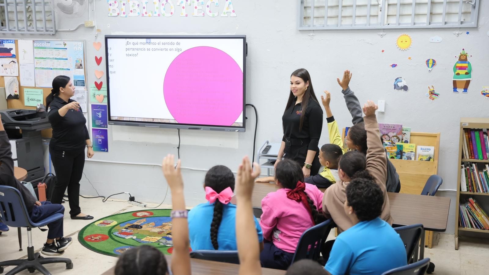 Orientan a estudiantes de escuelas públicas de Aguas Buenas sobre el tema de violencia género