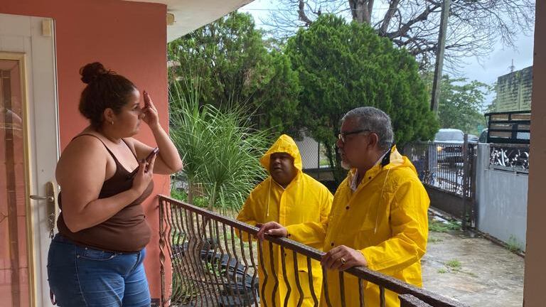 Alcalde de Arecibo comienza desalojo voluntario en comunidades
